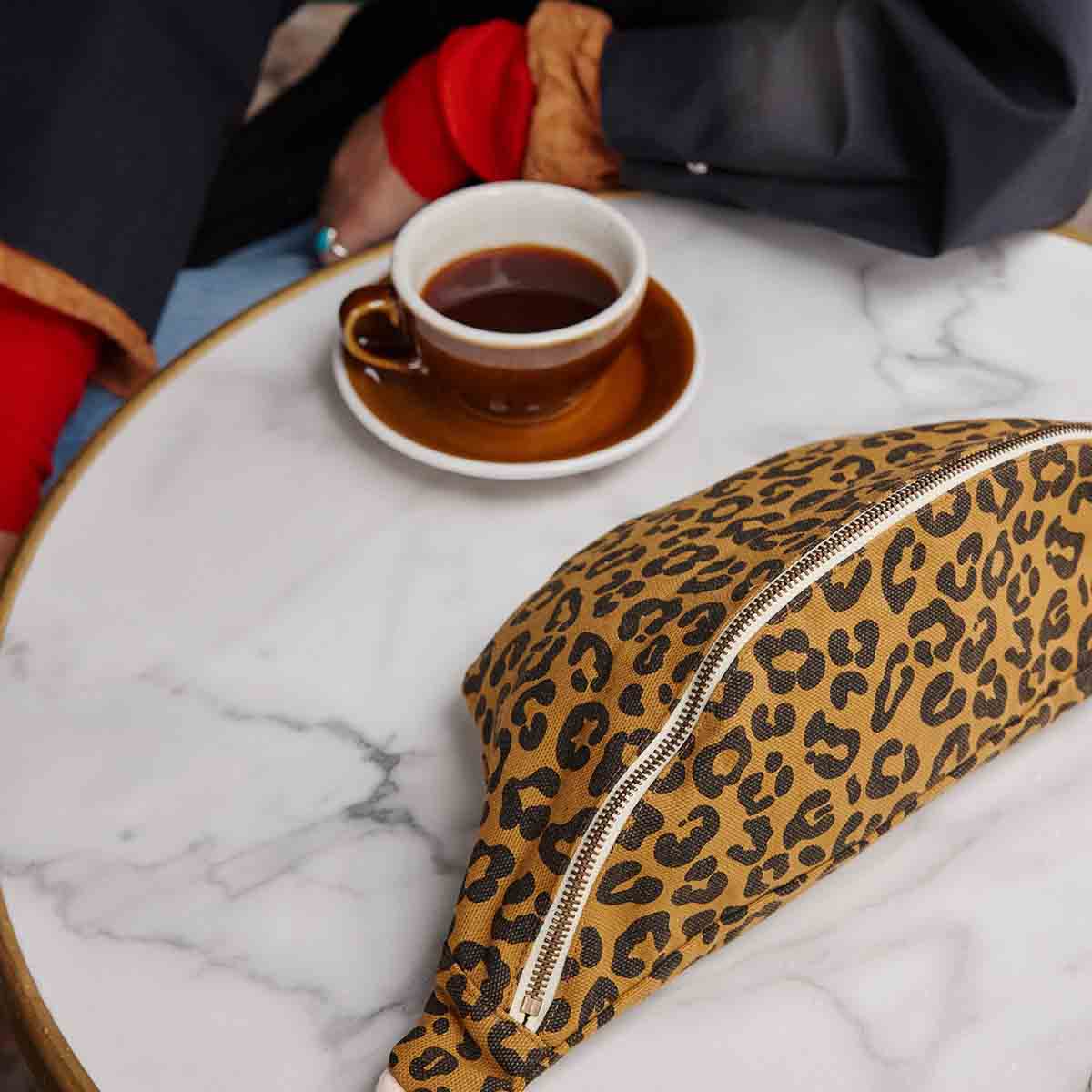 Bananentas Karamel Luipaardprint - TIJDELIJKE ACTIE GRATIS TOILETTAS - Afbeelding 4