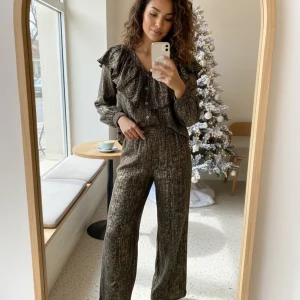 Blouse Ruffle Sparkle Taupe Gold